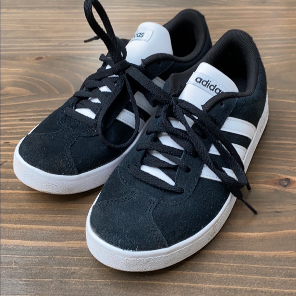 Boys adidas kids Court 2.0 shoes size 2